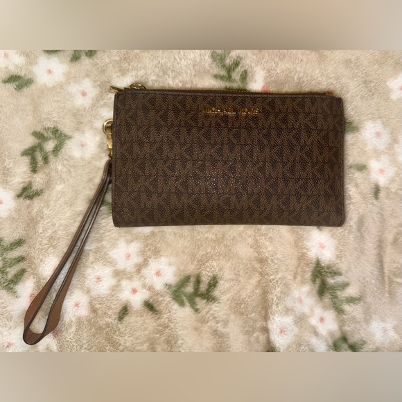 Michael Kors Handbags - Michael Kors Brown Wristlet